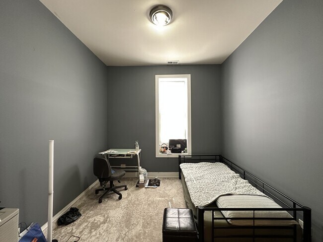 Building Photo - 2835 N Damen Ave