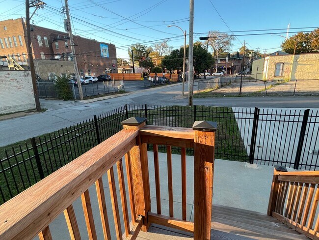 Building Photo - 4459 Swan Ave - Sassafras