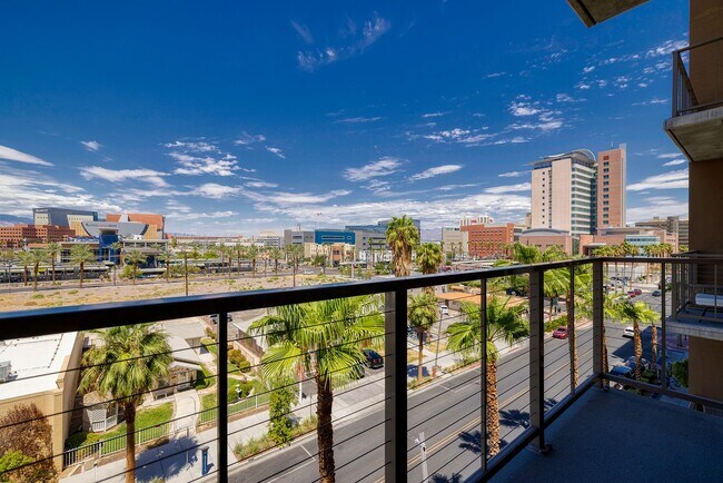 Building Photo - Fully Furnished Spacious One Bedroom - Downtown Las Vegas