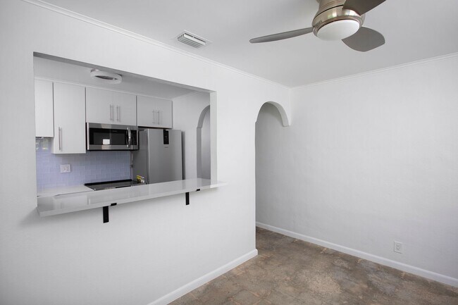 Building Photo - 1 Bedroom 1 Bathroom Apartment No Pets