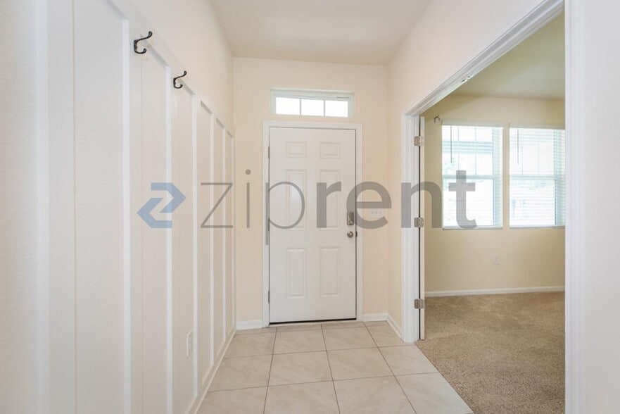 Building Photo - Unit