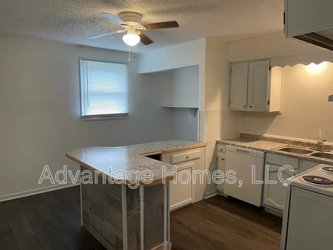 Building Photo - 720-726 N 70th St