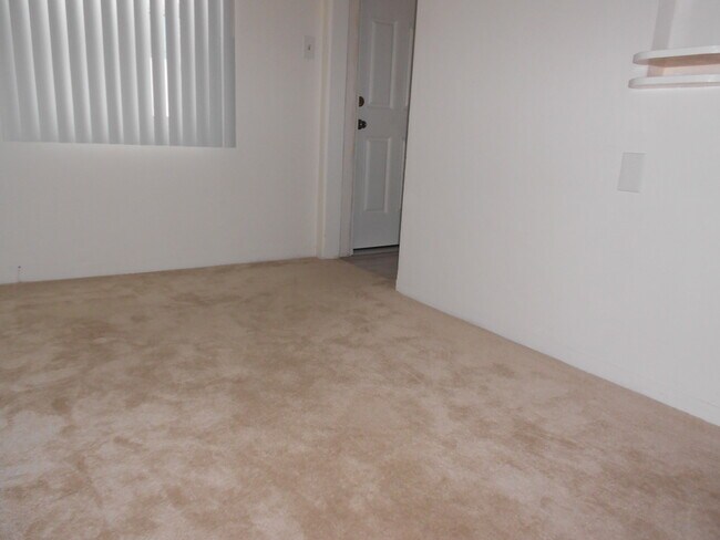Building Photo - 2051 Reed Ave