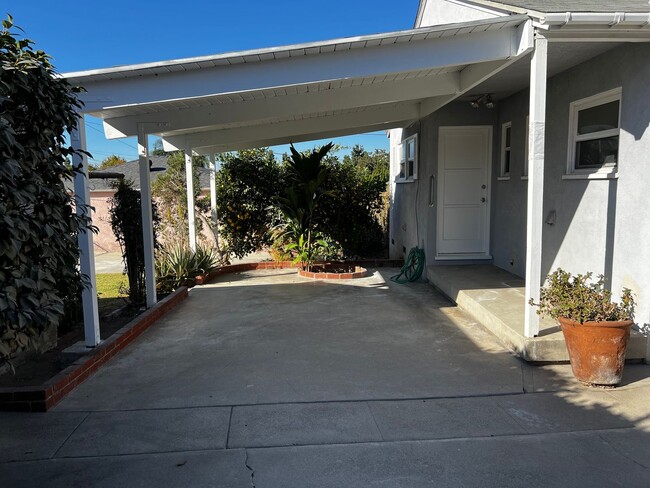 Building Photo - 3 Bed 2 Bath Home For Rent in an Excellent...