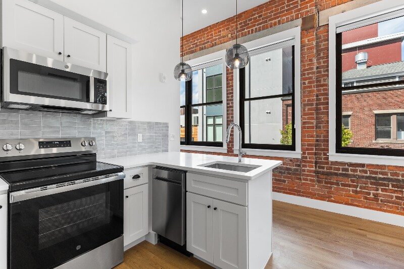 Building Photo - 101 Richmond St