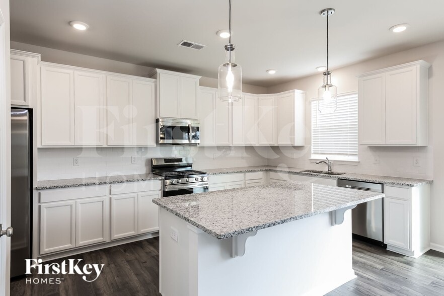 Building Photo - 300 Stonefence Dr