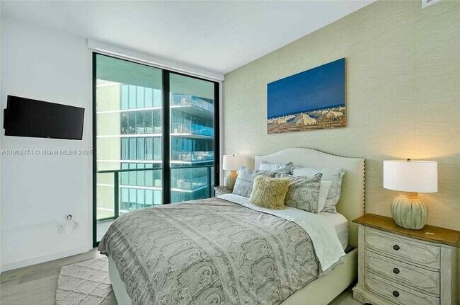 Building Photo - 480 NE 31st St