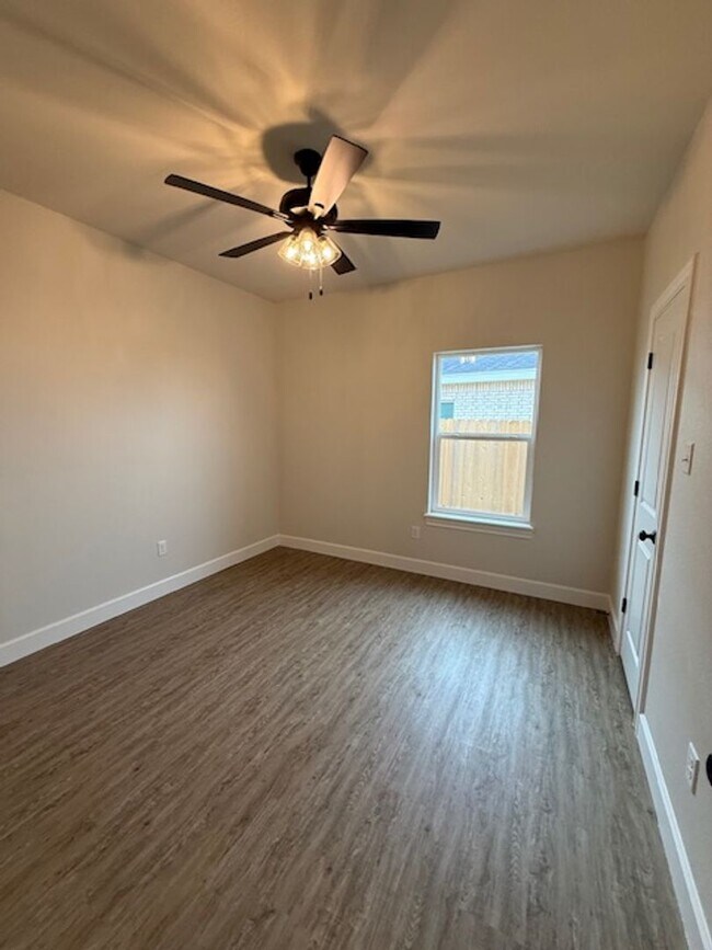 Building Photo - 7035 Glen Abbey St