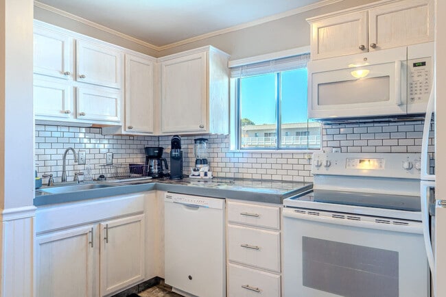 Building Photo - 662 William Hilton Pkwy