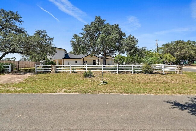 Building Photo - Lots of Space in Spicewood