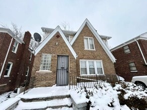 Building Photo - 13933 Roselawn St