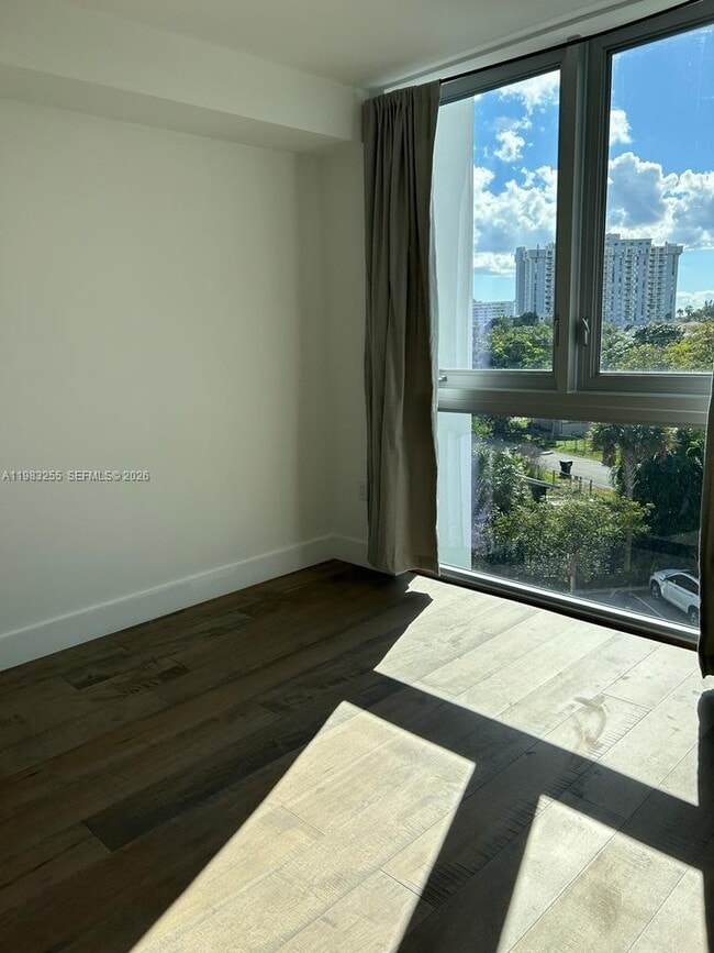 Building Photo - 13800 Highland Dr