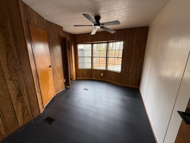 Building Photo - 1331 Oak Grove Rd