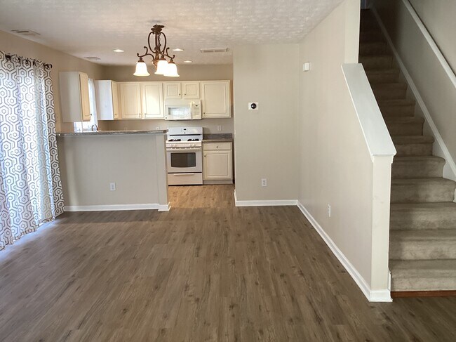 Building Photo - 127 Swanee Ln