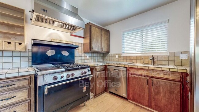 Building Photo - 3225 Meadow Glen Dr
