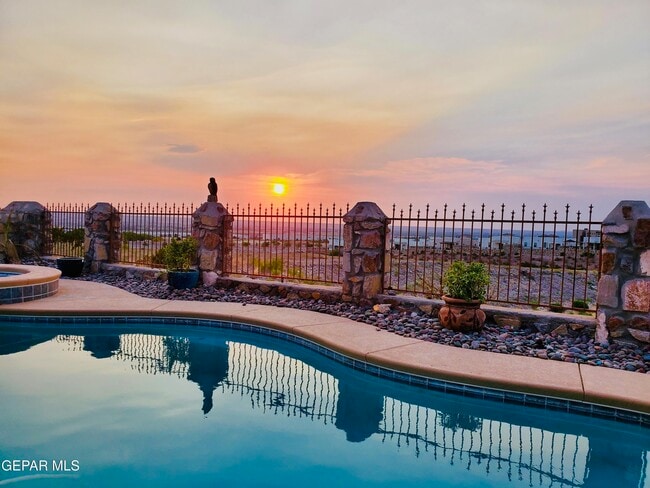 Building Photo - 7381 Black Mesa Dr