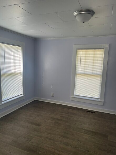 Bedroom #1 - 122 Ross St