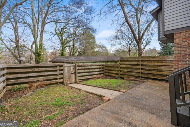 Building Photo - 541 N White St