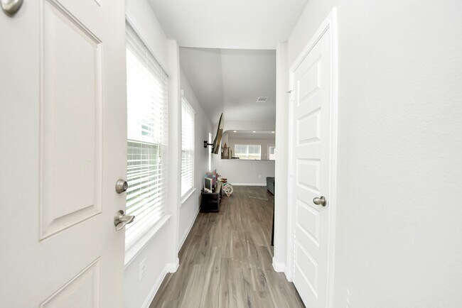 Building Photo - 3702 Cub Dr