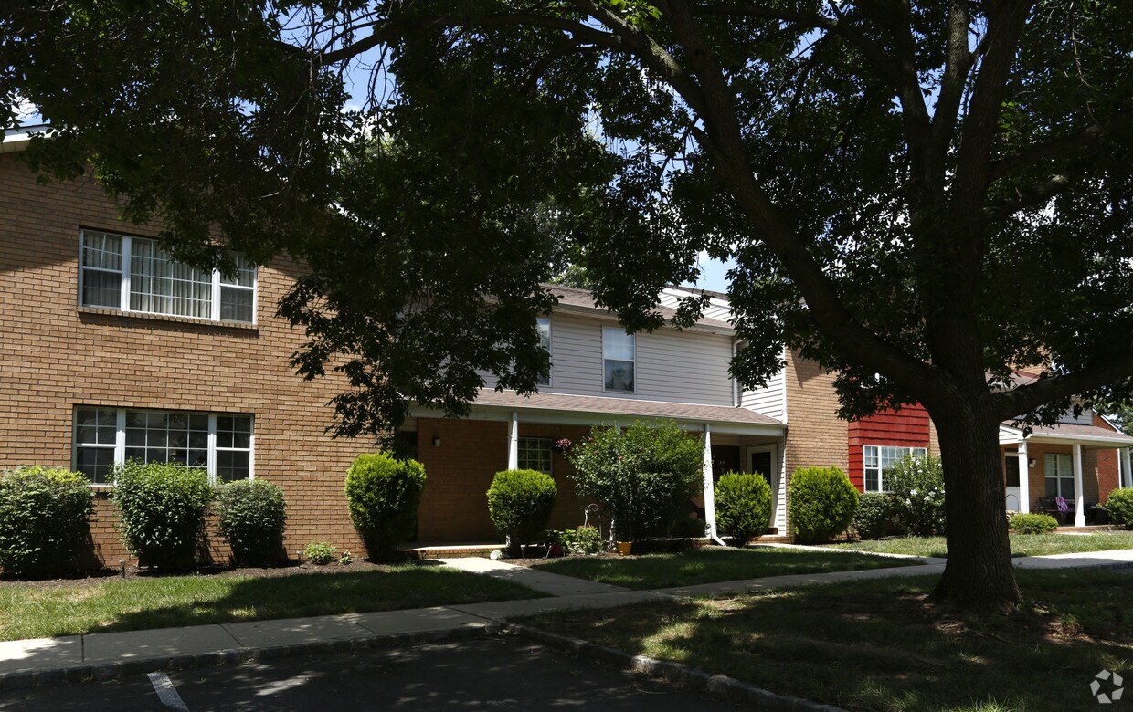 Carriage Run Apartments Townhomes Somerset Nj Apartment Finder