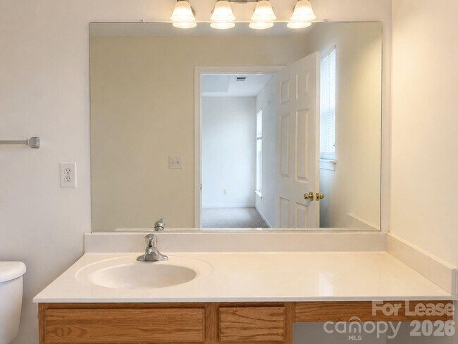 Building Photo - 913 Tiger Ln