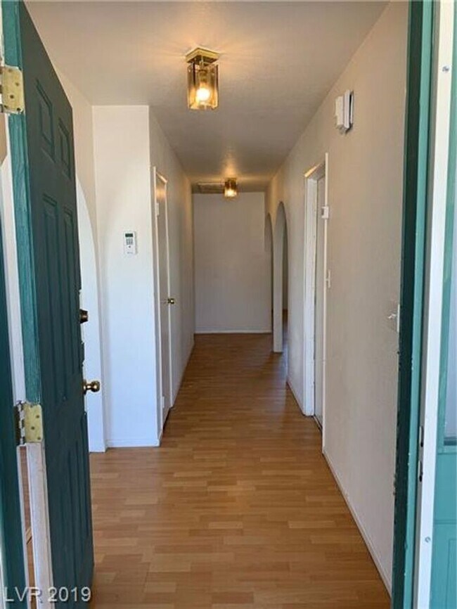 Building Photo - Spacious Single-Story Home with Large Lot & No HOA