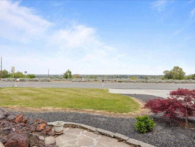 Building Photo - 3603 W Canal Dr
