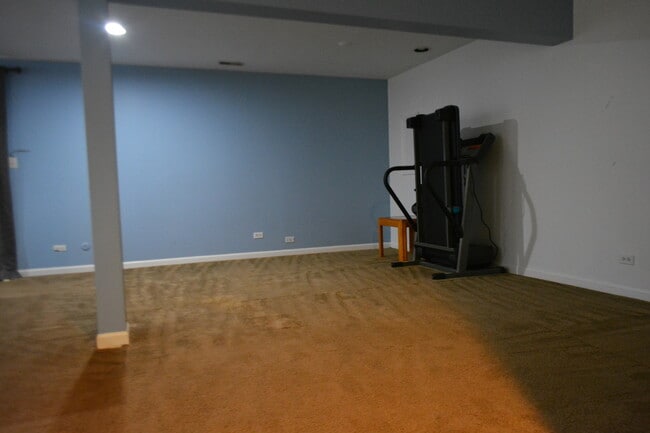 Building Photo - 613 W Parkside Dr