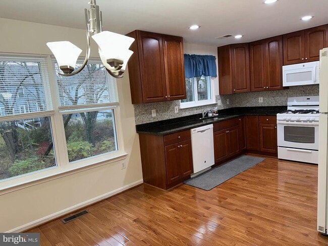 Building Photo - 8922 Royal Astor Way