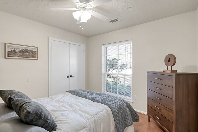 Building Photo - 607 Shenandoah Dr