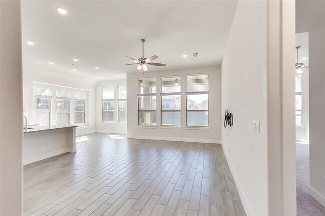 Building Photo - 5853 Bianca Dr