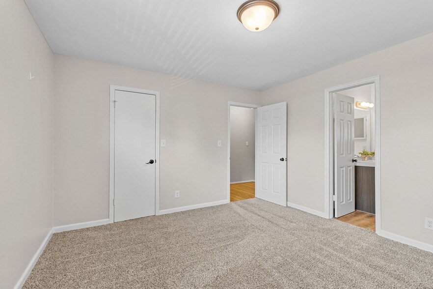 Building Photo - 4621 S Lowell Blvd