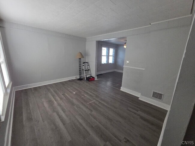 Building Photo - 112 Gale Ave