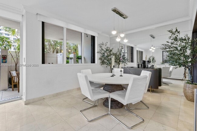 Building Photo - 520 Brickell Key Dr