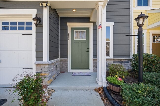 Building Photo - Chesapeake-Townhouse-Cardinal Meadows-3BR-2.5BA-1 Car Garage