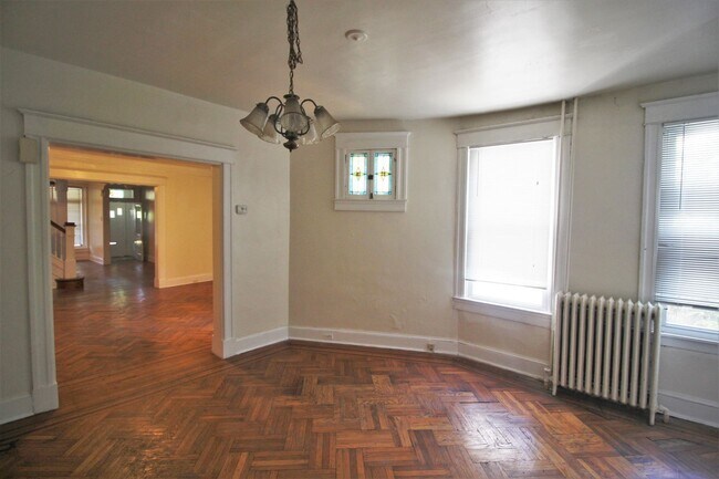 Building Photo - 2026/2027 JHU Off-campus housing for 2019 5bd/2ba w/ W/D! Available 6/15/26