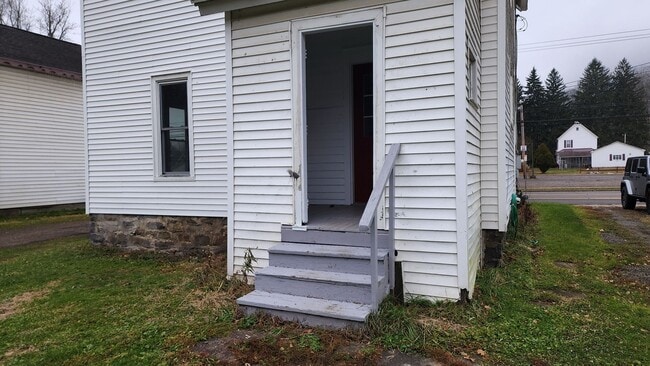 Building Photo - Four Bedroom Single Family Home for Rent in Salamanca NY!
