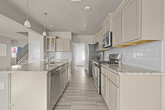 Building Photo - 13900 Villa Vista Ave