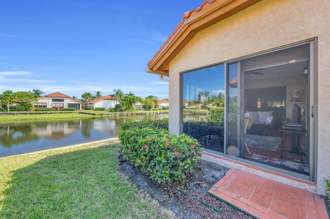 Building Photo - 2735 SW Mariposa Cir