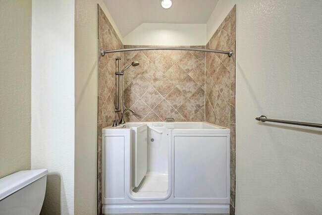 Building Photo - 2119 Howell Mountain Dr