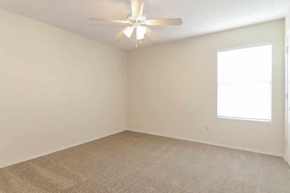 Building Photo - 8804 Seven Oaks Ln