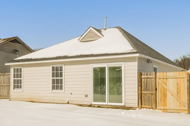 Building Photo - 4427 Pecan Creek Cir N