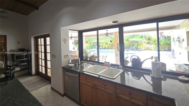 Building Photo - 15305 SW 74th Ct