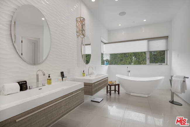 Building Photo - 6379 Colgate Ave