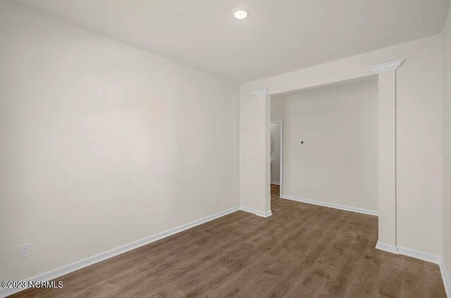 Building Photo - 1227 Middlecrest Dr