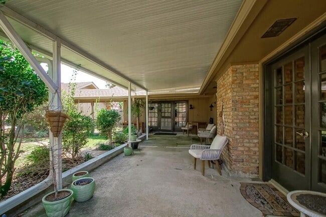 Building Photo - 131 Kingston Dr