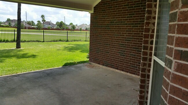 Building Photo - 10430 Lyndon Meadows Dr