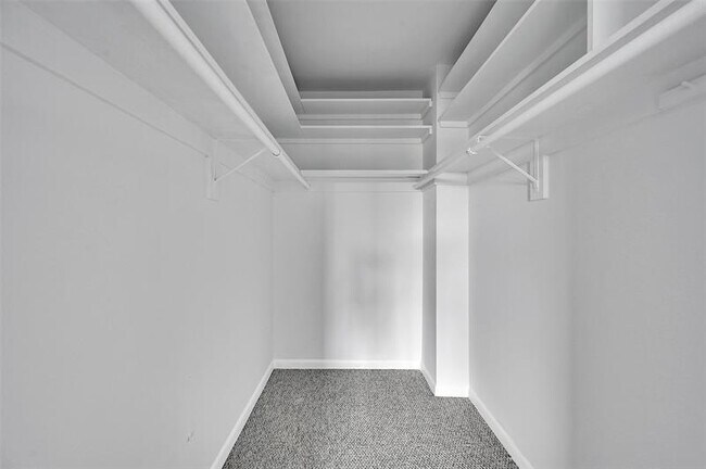 Building Photo - 1831 NE 38th St