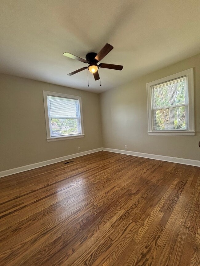 Building Photo - Beautiful Donelson Home!