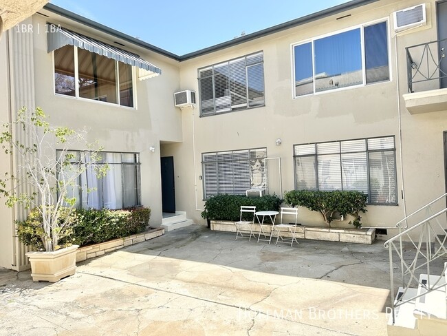 Building Photo - 404 N Palm Dr